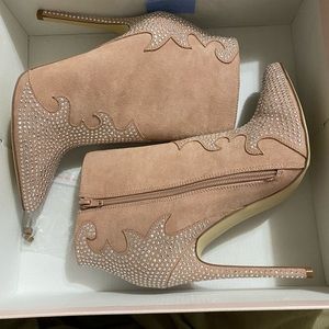 Jesse James Decker JustFab collaboration stiletto heel booties. Light pink